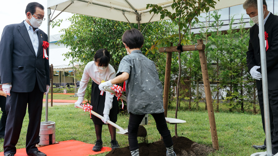 記念樹（オオヤマザクラ）植樹