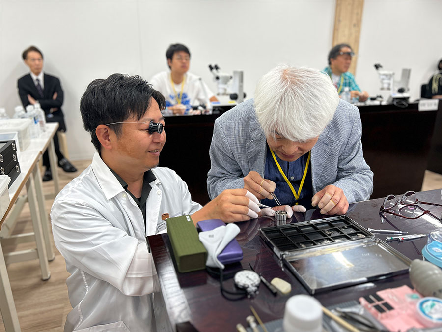 サポートを受けながら取組む様子
