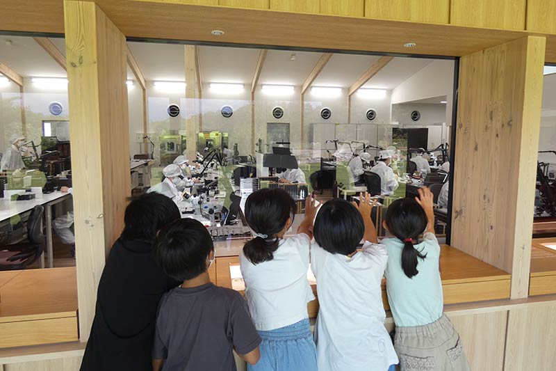 時計組立ての現場を見てみよう